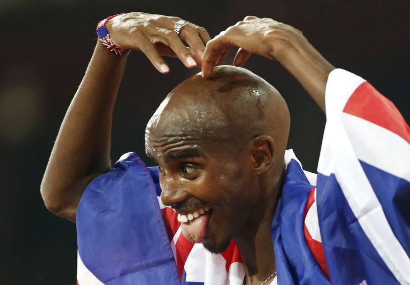 © Reuters. Farah of Britain reacts after winning the men's 10000m event during the 15th IAAF World Championships at the National Stadium in Beijing