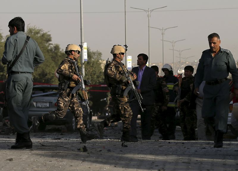 © Reuters. Al menos 10 muertos por la explosión de un coche bomba en Afganistán