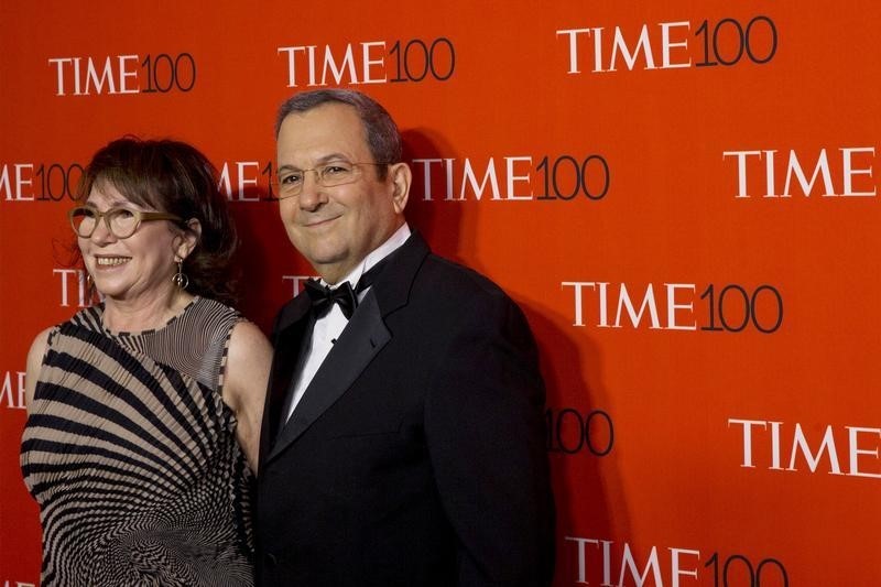 © Reuters. Former Prime Minister of Israel Ehud Barak and his wife Nili Priel arrive for the TIME 100 Gala in New York 