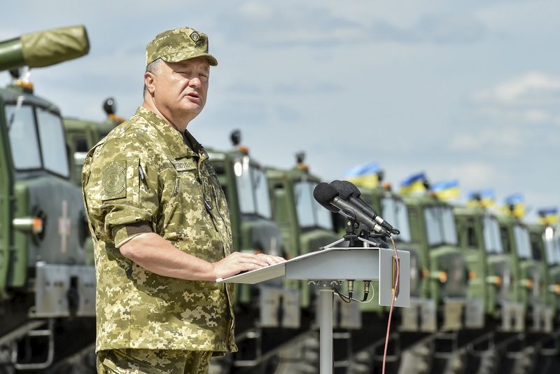 © Reuters. بوروشينكو: الضغوط العسكرية على أوكرانيا ستستمر لعشرات السنين