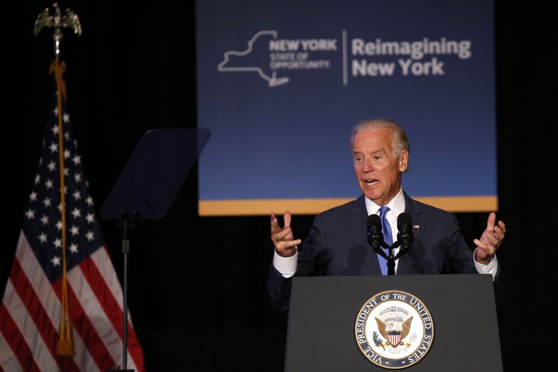 © Reuters. U.S. Vice President Joe Biden speaks at an event to announce a major reconstruction project of New York's LaGuardia Airport in New York City