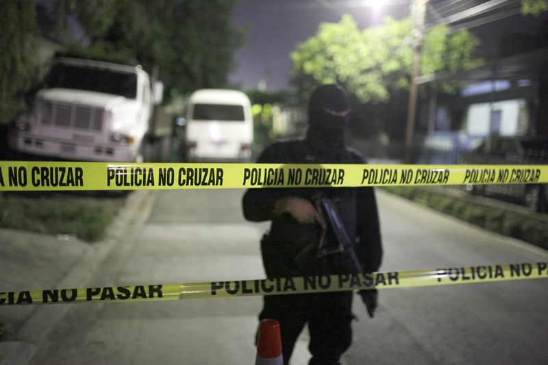 © Reuters. Matan a 14 pandilleros en una cárcel de El Salvador
