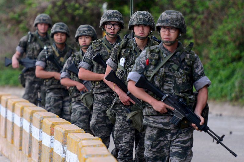 © Reuters. Corea del Norte y del Sur, en alerta tras reanudar conversaciones 