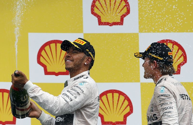 © Reuters. Hamilton gana el Gran Premio de Bélgica y amplía ventaja sobre Rosberg