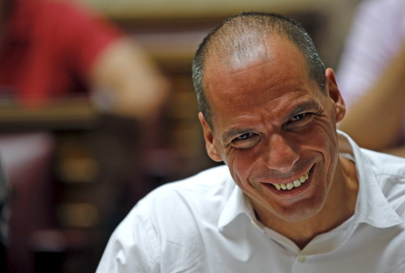 © Reuters. YANIS VAROUFAKIS PLAIDE POUR UNE AUTRE VOIE EN EUROPE À LA FÊTE DE ROSE