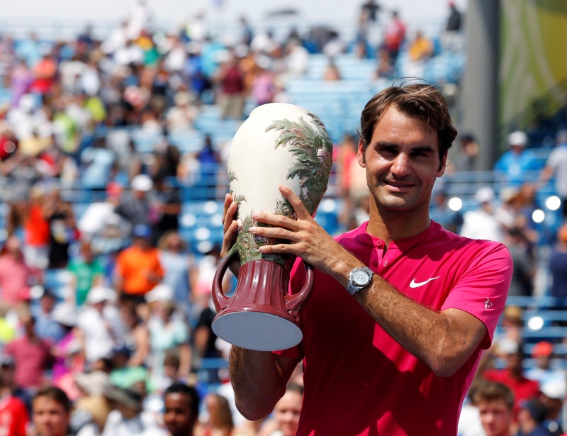 © Reuters. Federer vence a Djokovic y gana su séptimo título en Cincinnati 