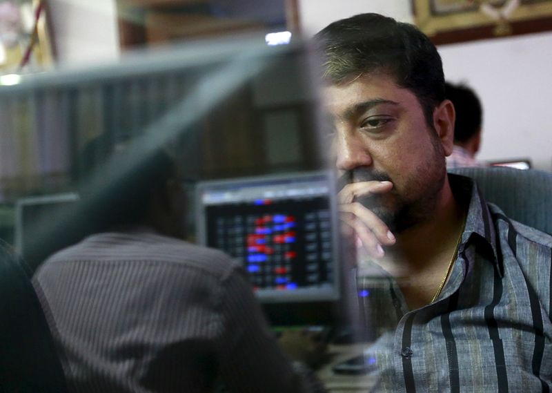 © Reuters. India intenta calmar a los inversores mientras se hunden los mercados