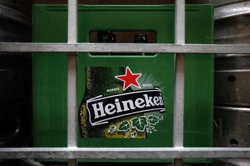 © Reuters. HEINEKEN VEUT PRENDRE LE CONTRÔLE DU BRASSEUR INDIEN UNITED BREWERIES 