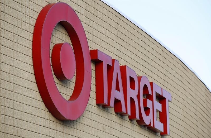 © Reuters. The exterior of a Target store is seen in the Chicago suburb of Evanston, Illinois
