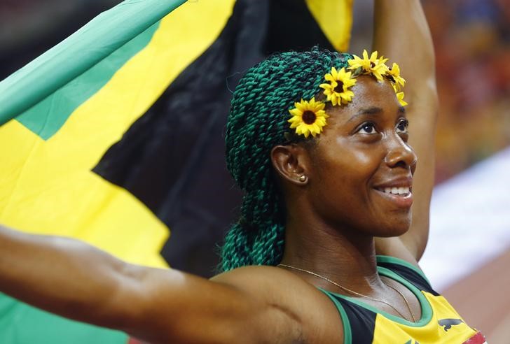 © Reuters. Shelly-Ann Fraser-Pryce, da Jamaica, comemora medalha de ouro