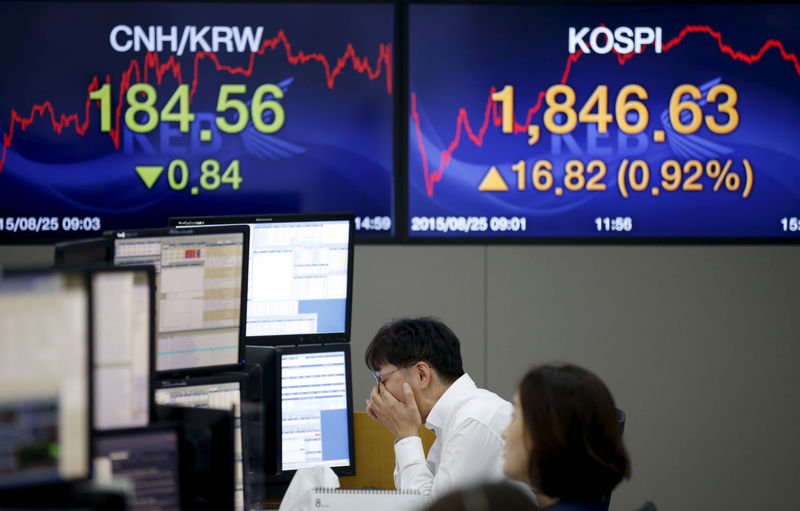 © Reuters. Las acciones chinas se hunden un 7 por ciento mientras se intensifica el pánico vendedor