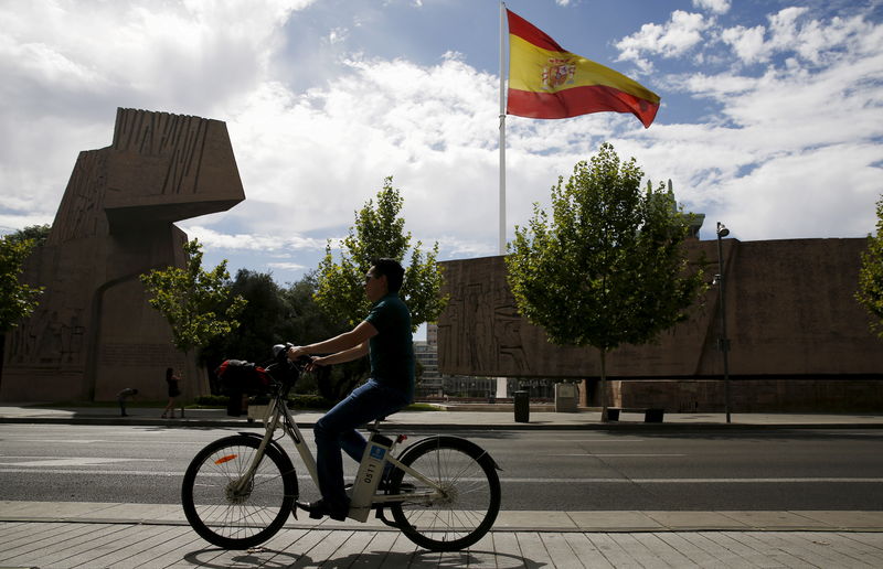 © Reuters. España coloca Letras a tipos récord en medio de turbulencias por China
