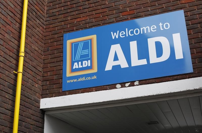 © Reuters. A branch of Aldi supermarket, which has ordered a recall of two frozen prepared meals that had contained horse meat in tests, is seen in northwest London