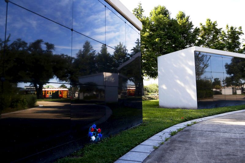 © Reuters. A streetcar is reflected in the New Orleans Katrina Memorial in New Orleans, Louisiana