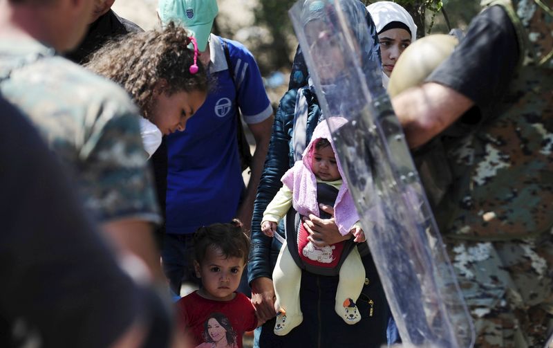 © Reuters. ACNUR estima que hasta 3.000 refugiados llegarán cada día a Macedonia