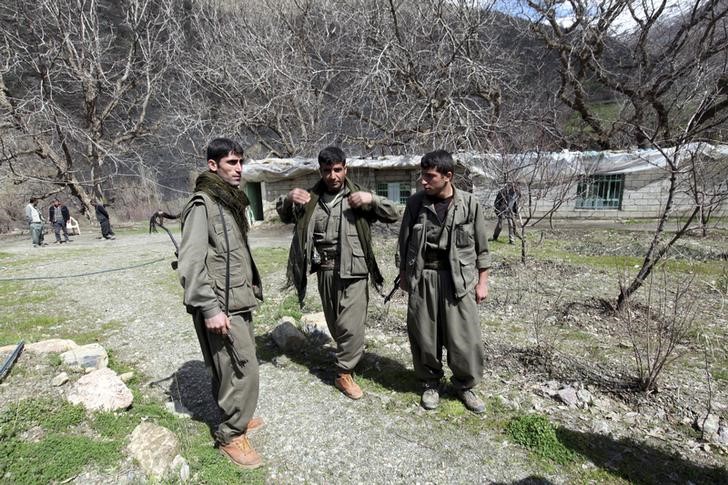 © Reuters. Militantes do Partido dos Trabalhadores do Curdistão (PKK) na região montanhosa de Qandil, no norte do Iraque