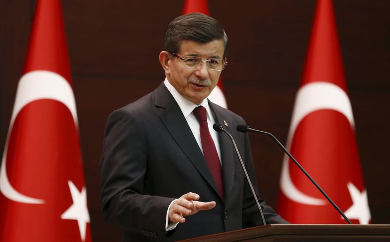 © Reuters. Primeiro-ministro da Turquia, Ahmet Davutoglu, durante evento em Ancara