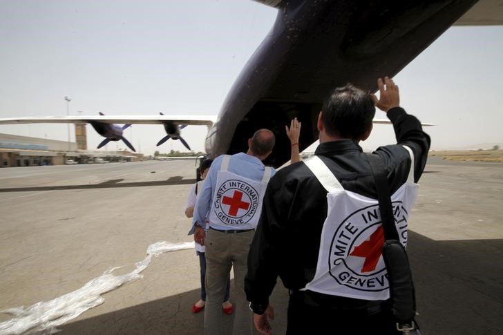 © Reuters. الصليب الأحمر يعلق عمله في عدن بعد اقتحام مكتبه