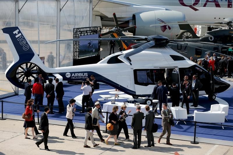 © Reuters. AIRBUS HELICOPTERS VEUT DES EXPLICATIONS SUR UN APPEL D'OFFRES AU JAPON 