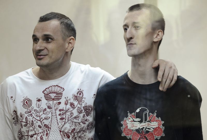 © Reuters. محكمة روسية تقضي بالسجن 20 عاما على مخرج سينمائي اوكراني