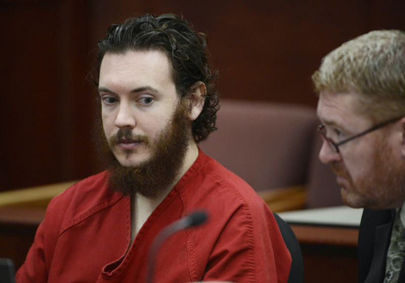 © Reuters. James Holmes and his defense attorney Daniel King sit in court for an advisement hearing at the Arapahoe County Justice Center in Centennial