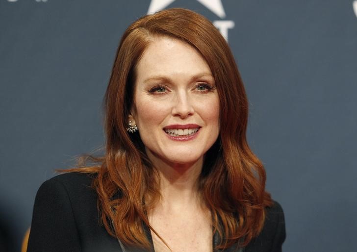 © Reuters. Atriz Julianne Moore chega ao Screen Awards em Toronto