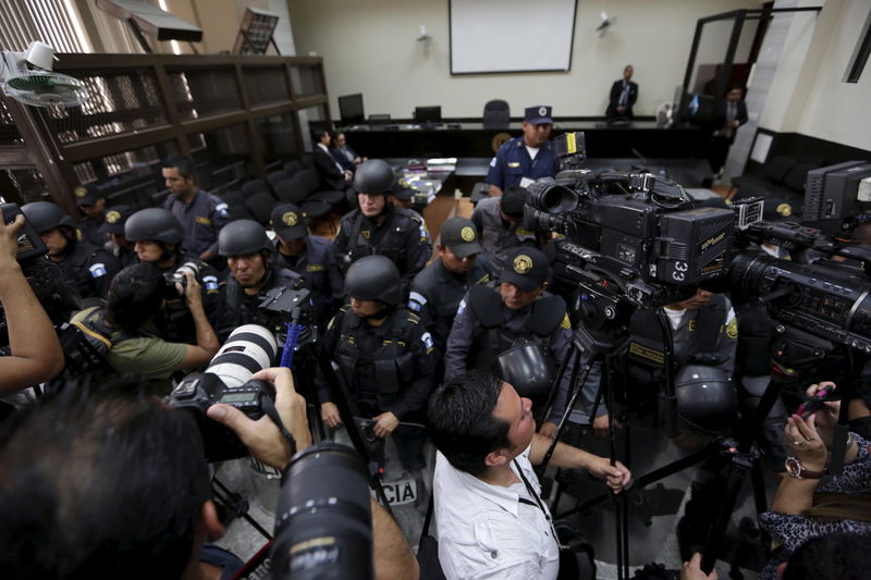 © Reuters. المحكمة العليا في جواتيمالا توافق على طلب المدعي العام عزل الرئيس