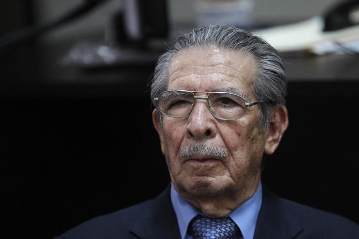 © Reuters. El exdictador guatemalteco Ríos Montt afrontará un juicio especial en 2016  