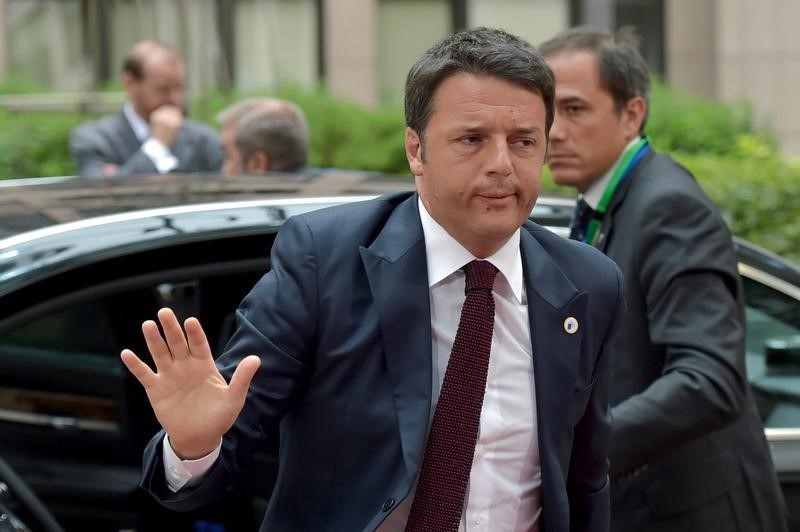 © Reuters. Italy's PM Renzi arrives at a euro zone leaders summit in Brussels, Belgium