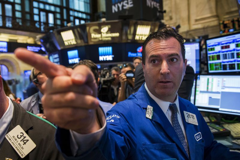 © Reuters. A trader works on the floor of the New York Stock Exchange shortly after the opening bell in New York