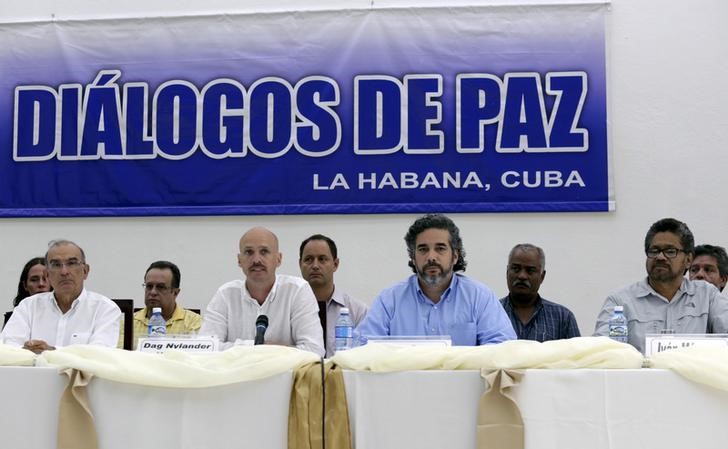 © Reuters. FARC se opone a trámites anticipados de Gobierno colombiano para refrendar acuerdos de paz 