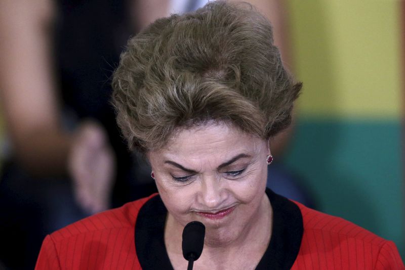 © Reuters. Brazil's President Dilma Rousseff reacts during a conference with representatives from workers' unions and social movements, in Brasilia