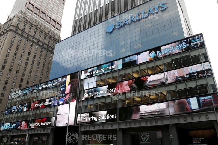 © Reuters. A view of the exterior of the Barclays U.S. Corporate headquarters in the Manhattan borough of New York City