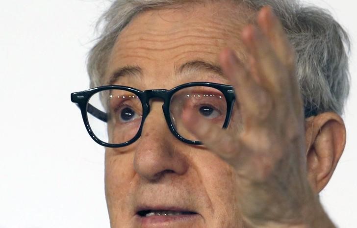 © Reuters. Diretor Woody Allen concede entrevista em Cannes