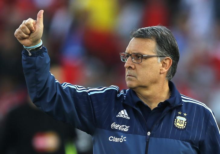 © Reuters. Técnico da Argentina Gerardo Martino durante jogo com o Chile em Santiago