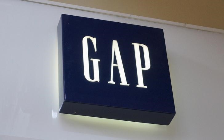 © Reuters. The sign outside a Gap store is seen in Broomfield, Colorado