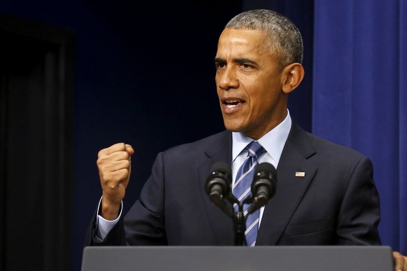 © Reuters. اوباما يشيد بزعامة ميركل في التعامل مع ازمة المهاجرين