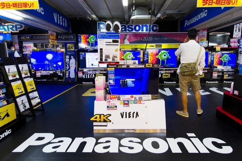 © Reuters. A man looks at television sets by Japanese firm Panasonic at an electronics retailer in Tokyo