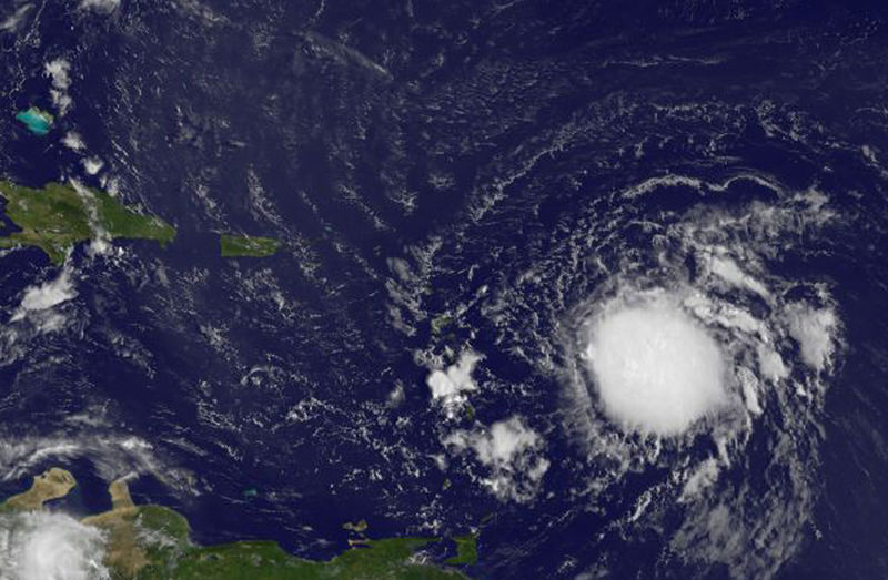 © Reuters. العاصفة الاستوائية اريكا تشتد وتتجه نحو فلوريدا