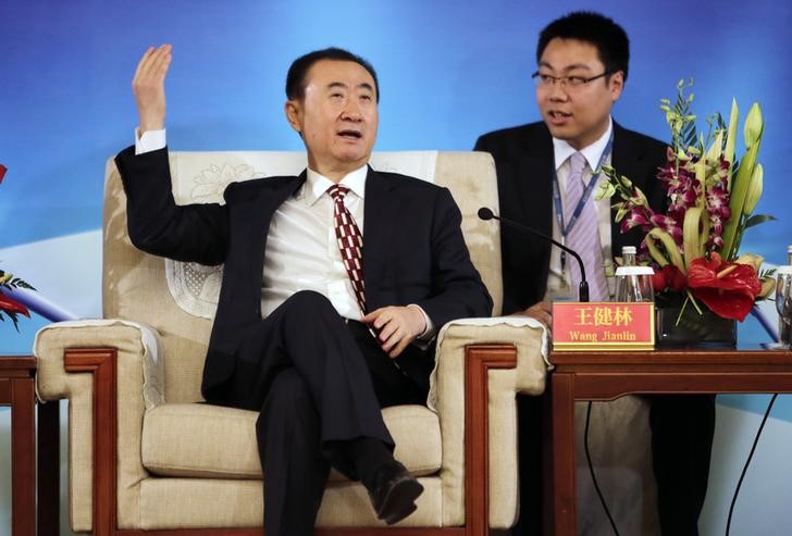 © Reuters. Wang gestures as he speaks in Beijing