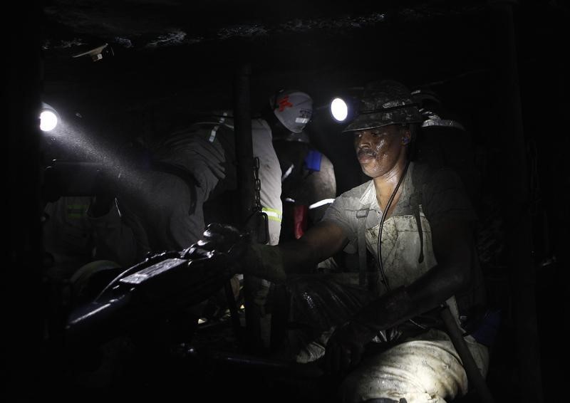 © Reuters. A miner is seen underground at Lonmin Plc's Karee mine in Marikana, Rustenburg