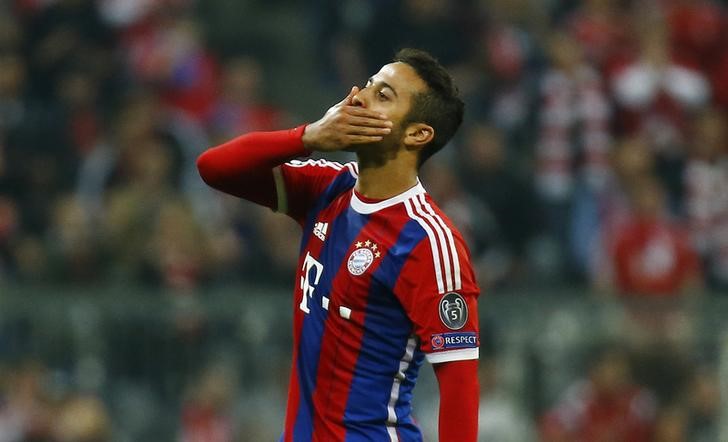 © Reuters. El Bayern amplía el contrato del centrocampista Thiago hasta 2019