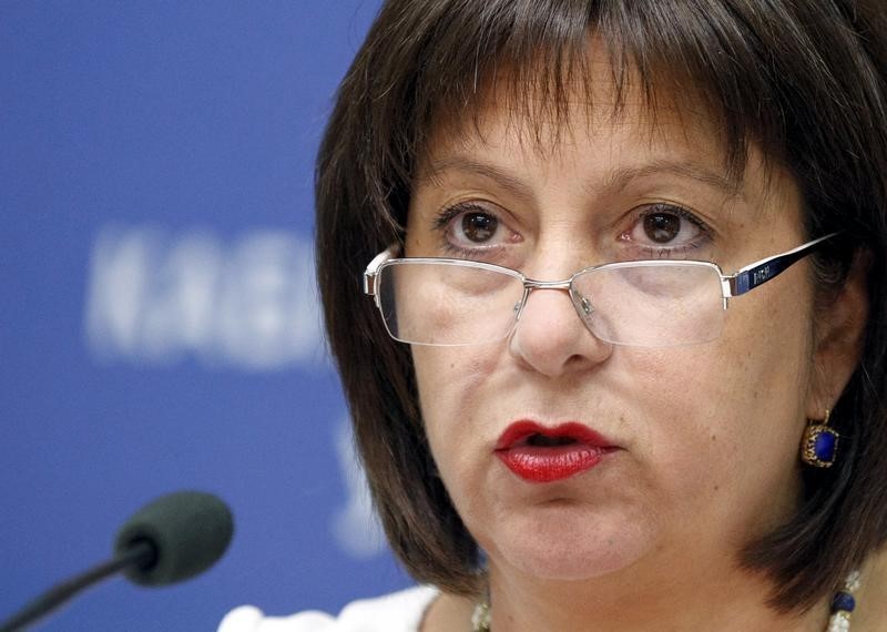 © Reuters. Ukrainian Finance Minister Yaresko speaks to the media during a news conference in Kiev