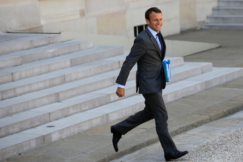 © Reuters. EMMANUEL MACRON, INVITÉ VEDETTE DES "RÉFORMATEURS" DU PS