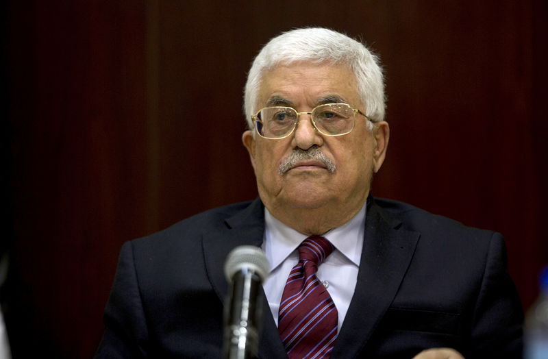 © Reuters. Palestinian President Abbas chairs a PLO executive committee meeting in the West Bank city of Ramallah