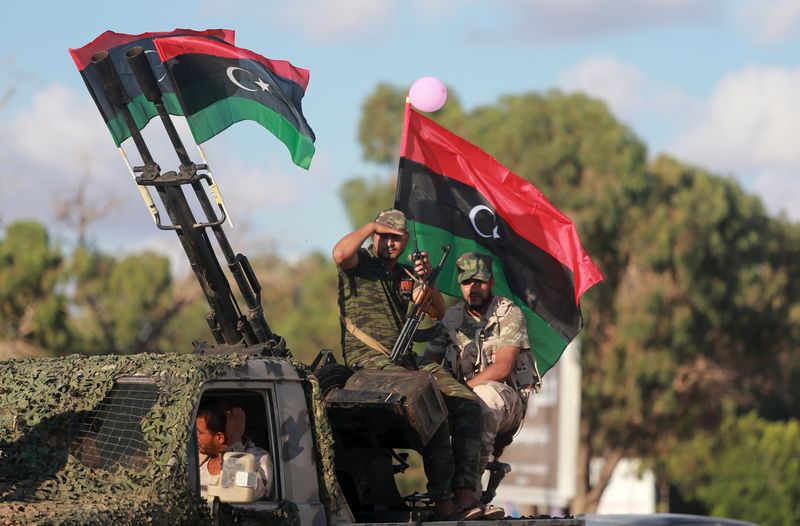 © Reuters. Militanti libici a Bengasi 