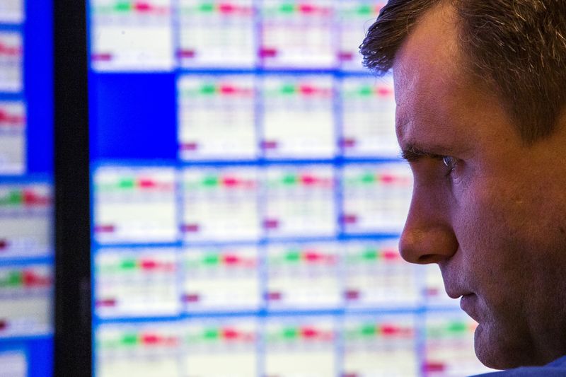 © Reuters. Trader looks at stock prices on a screen while working on the floor of the New York Stock Exchange shortly before the closing bell in New York