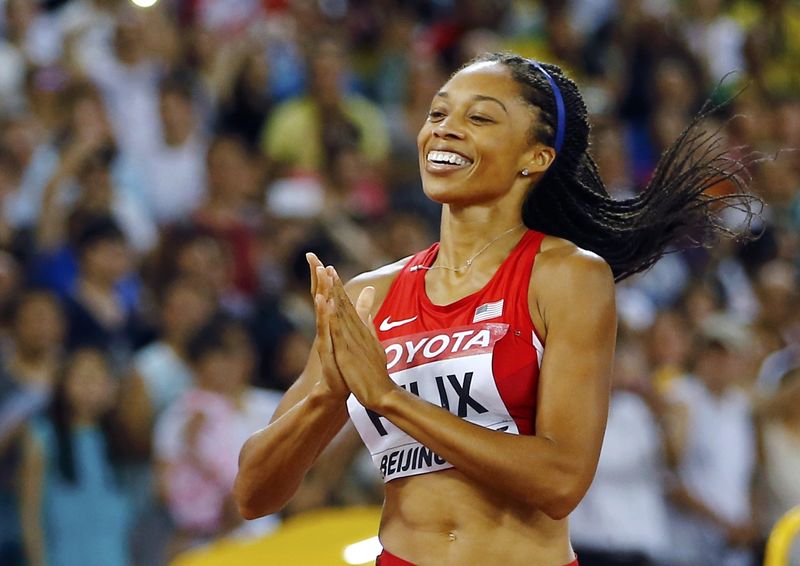 © Reuters. Allyson Felix gana la final de los 400 metros, su noveno oro en los Mundiales