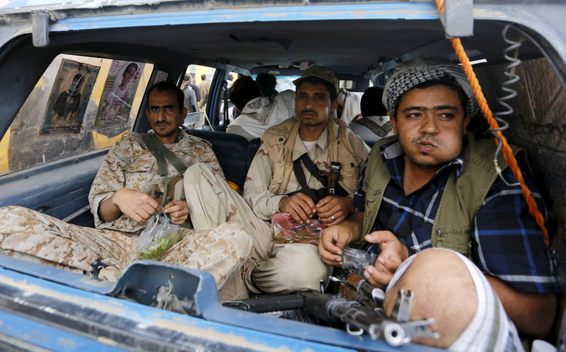 © Reuters. تحليل-التحالف يتأهب لاستعادة صنعاء لكن المخاطر تتنامى