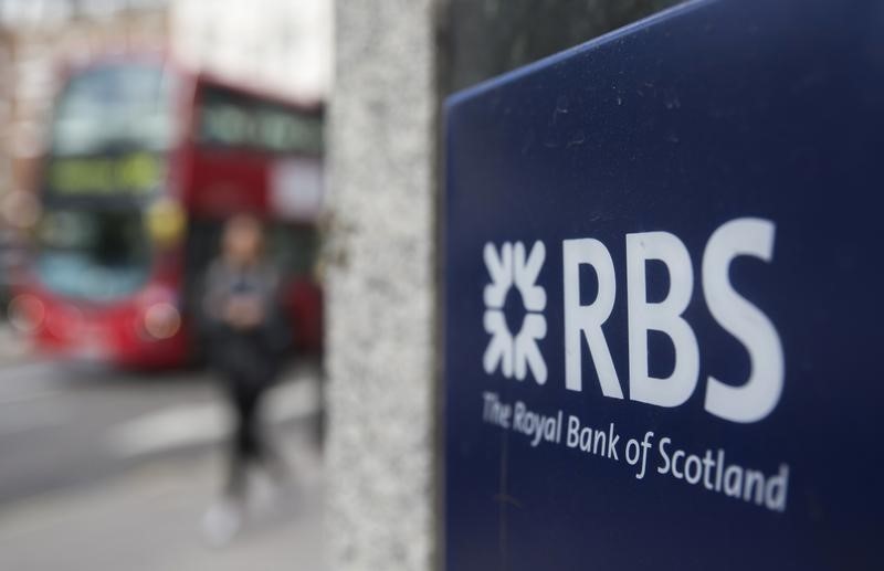 © Reuters. A sign is displayed outside of a branch of The Royal Bank of Scotland in central London